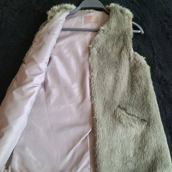 Zara girls faux fur vest - Picture 3 of 6